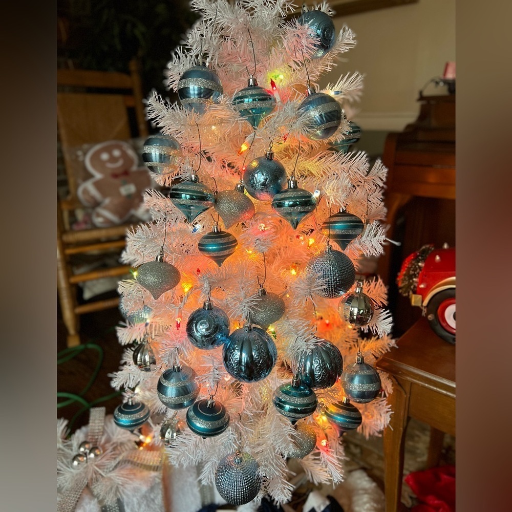 60x Christmas Blue &
Silver Sparkle Ornament
Set